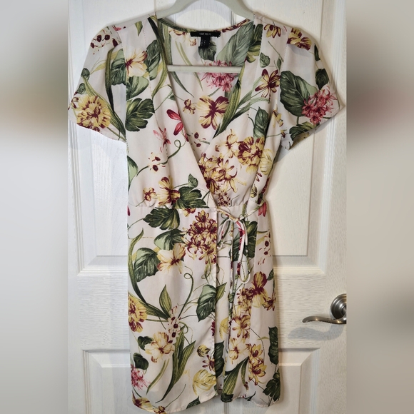 Forever 21 Dresses & Skirts - Forever 21 Ladies Wrap Dress